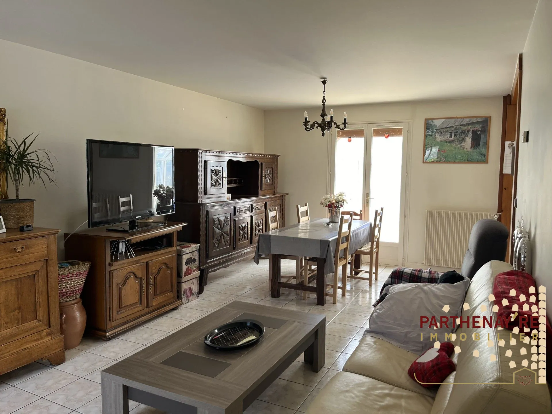 Maison à étage avec piscine à Parthenay - 4 chambres, Terrasse et Garage 