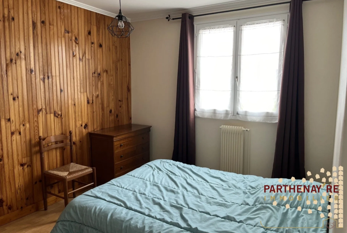 Maison à étage avec piscine à Parthenay - 4 chambres, Terrasse et Garage 