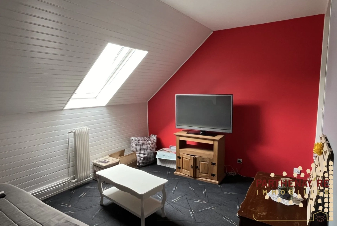 Maison à étage avec piscine à Parthenay - 4 chambres, Terrasse et Garage 