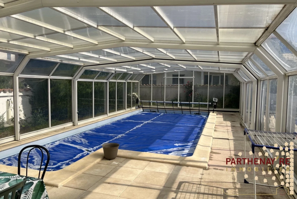 Maison à étage avec piscine à Parthenay - 4 chambres, Terrasse et Garage 