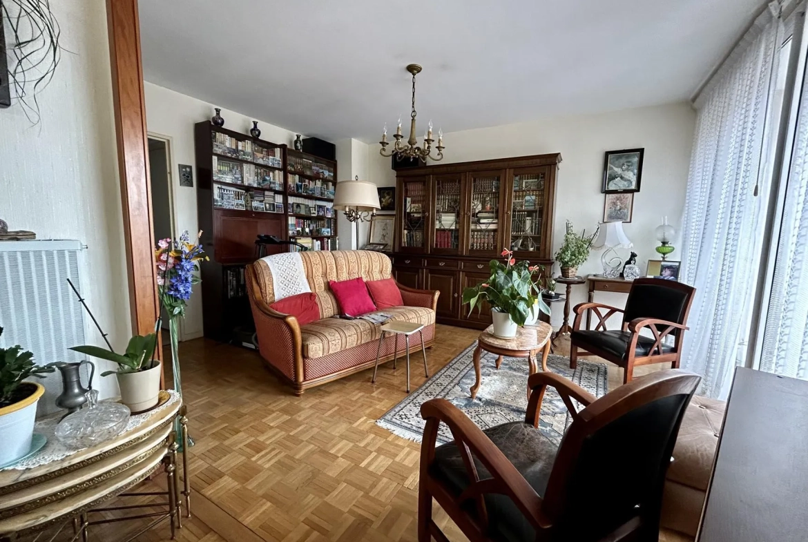 Bel appartement traversant avec balcon, cave et garage à Albi - 62m² 
