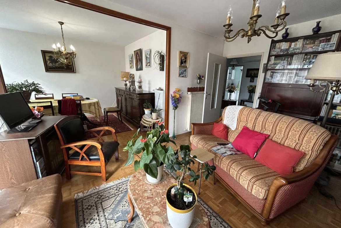 Bel appartement traversant avec balcon, cave et garage à Albi - 62m² 