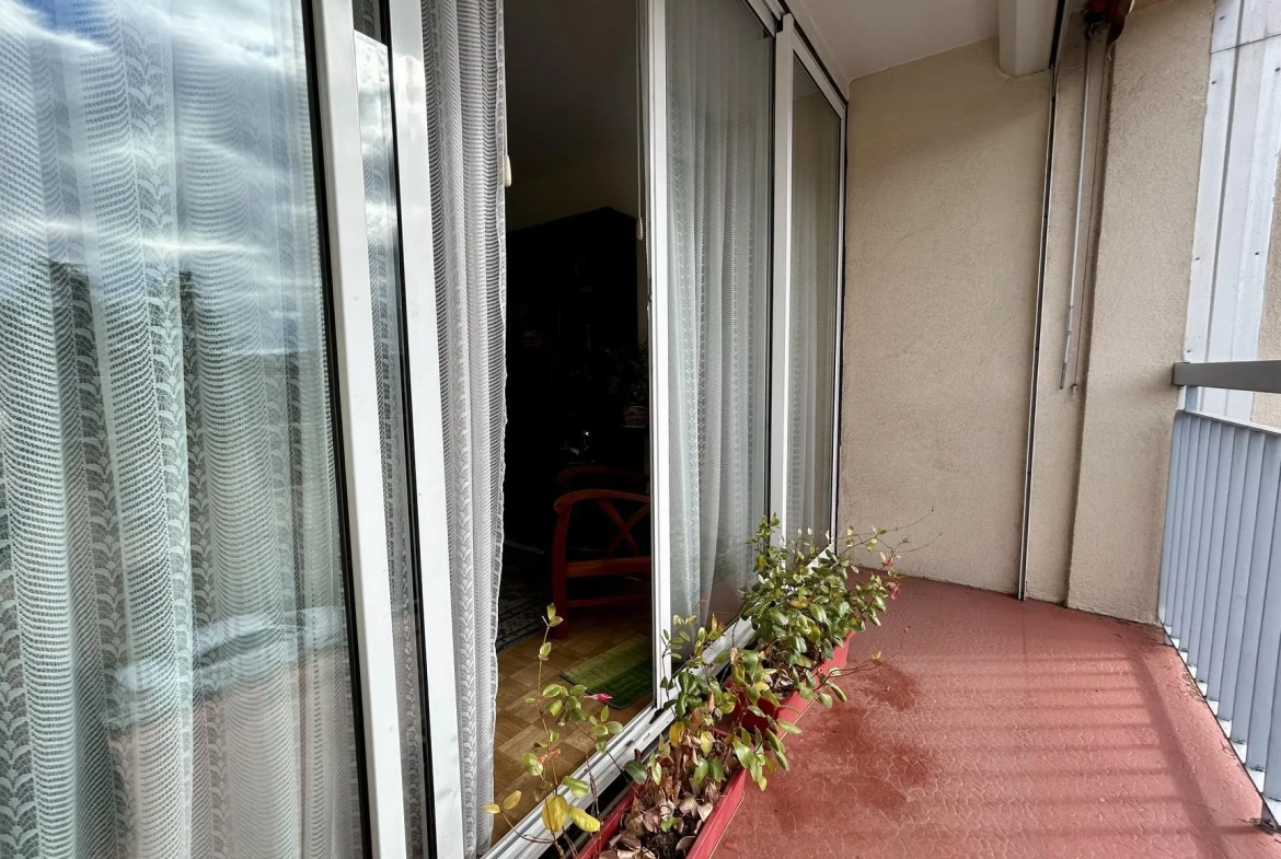 Bel appartement traversant avec balcon, cave et garage à Albi - 62m² 