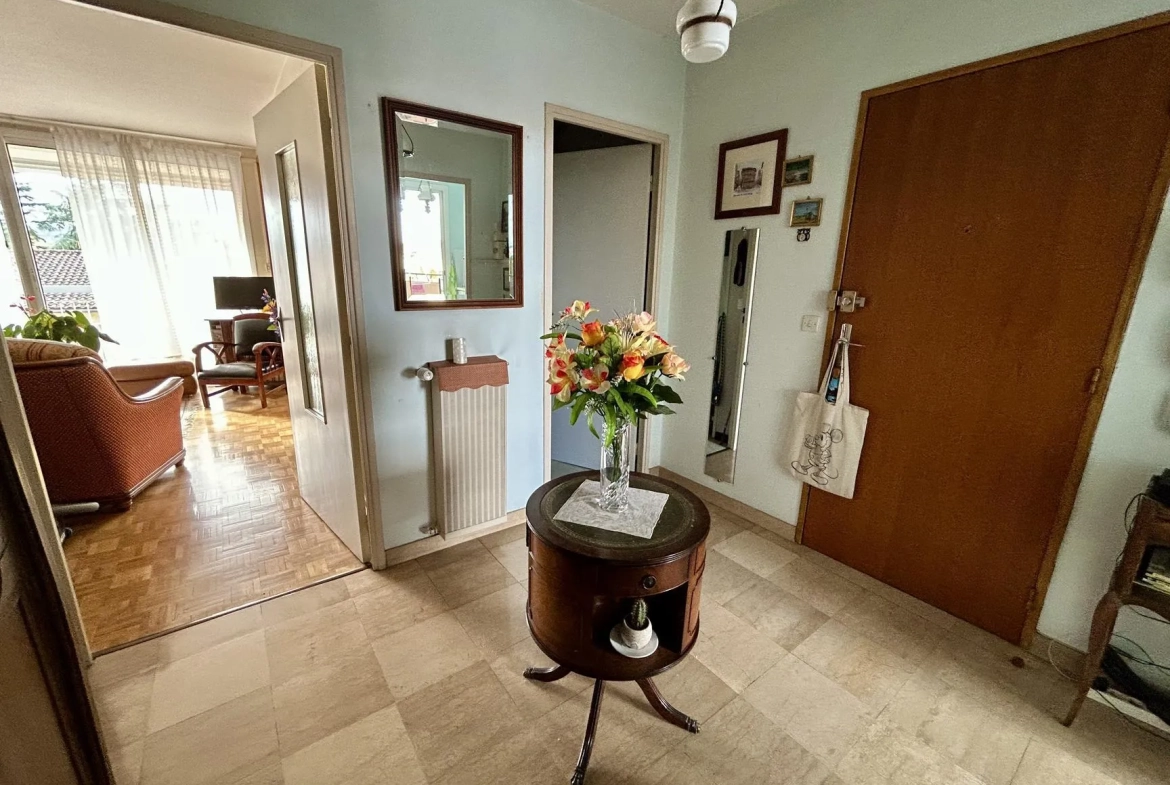 Bel appartement traversant avec balcon, cave et garage à Albi - 62m² 