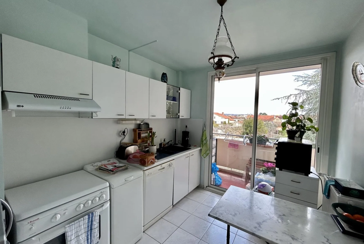 Bel appartement traversant avec balcon, cave et garage à Albi - 62m² 