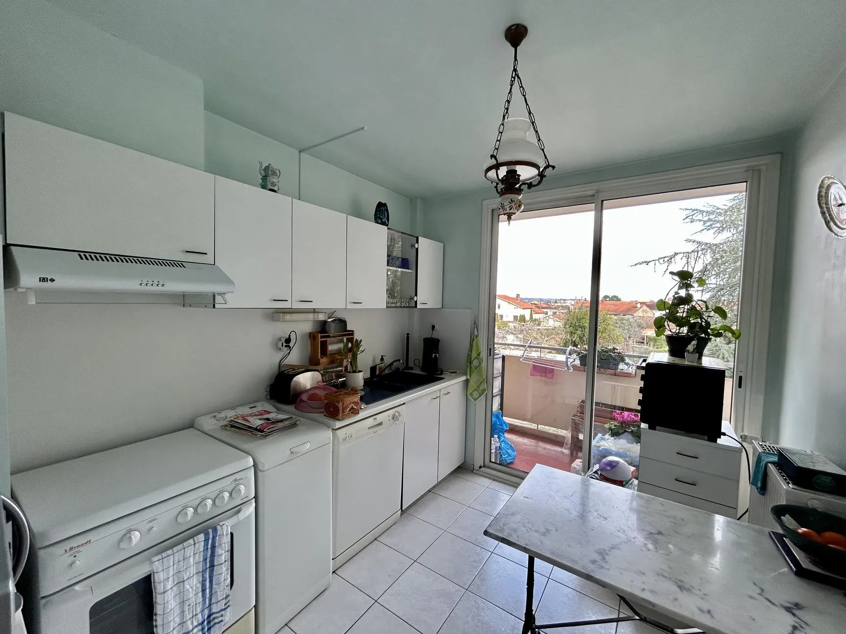 Bel appartement traversant avec balcon, cave et garage à Albi - 62m² 
