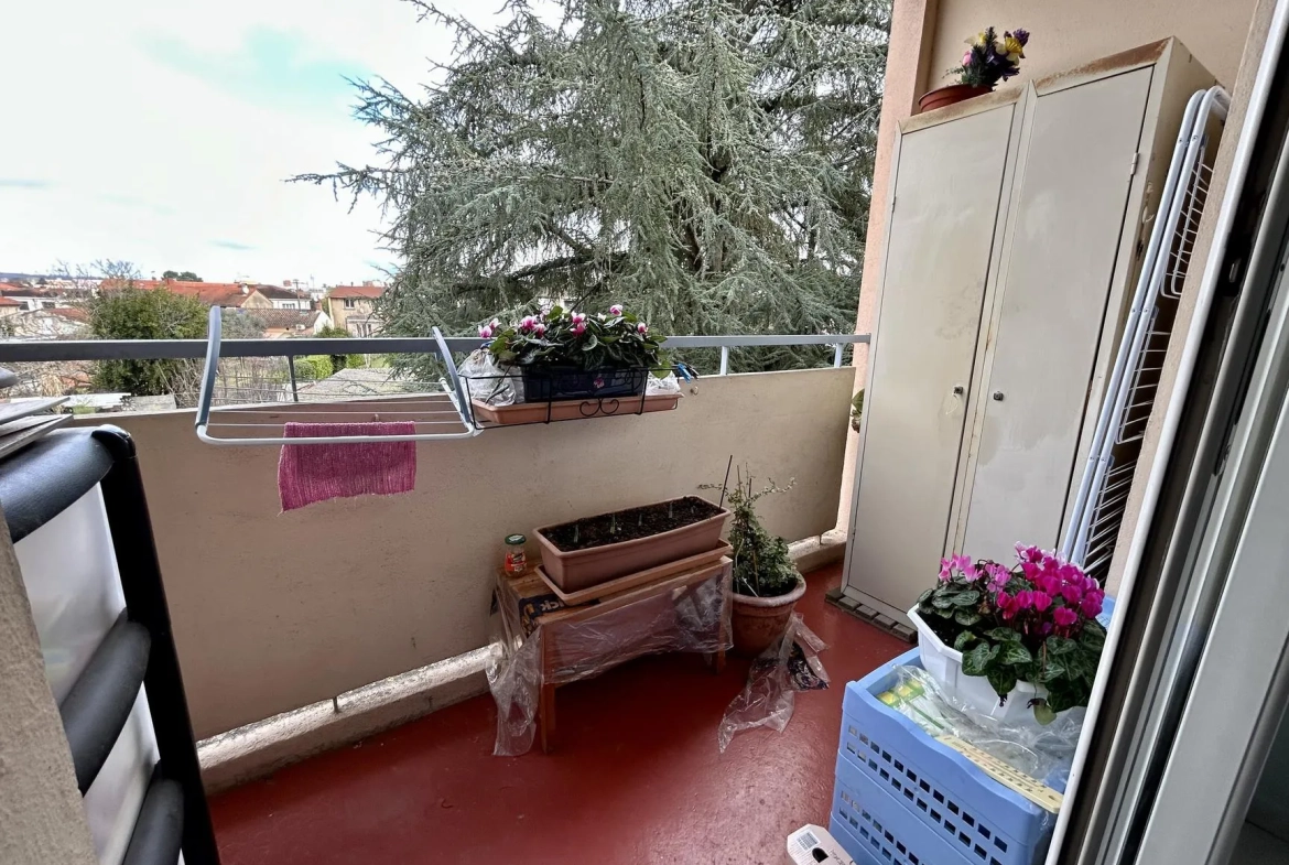 Bel appartement traversant avec balcon, cave et garage à Albi - 62m² 