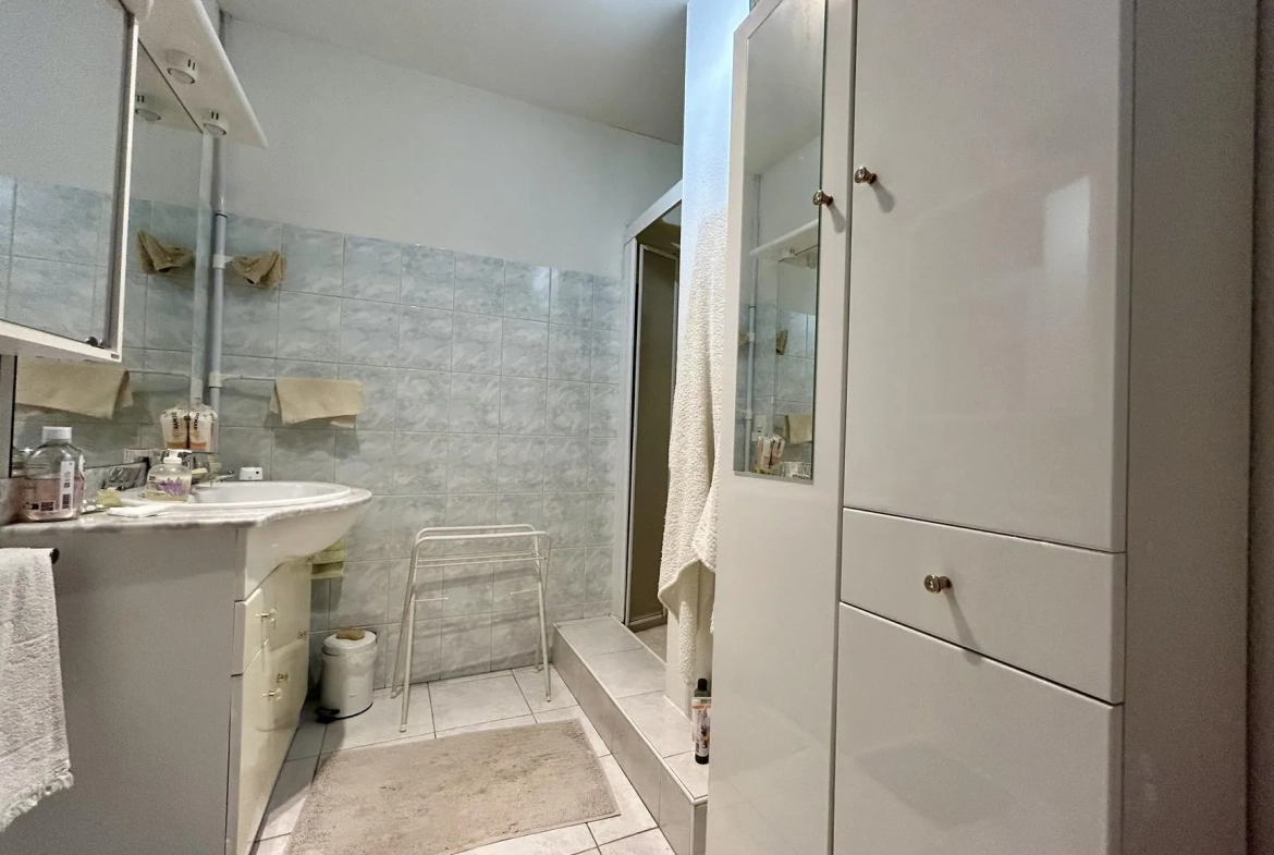 Bel appartement traversant avec balcon, cave et garage à Albi - 62m² 