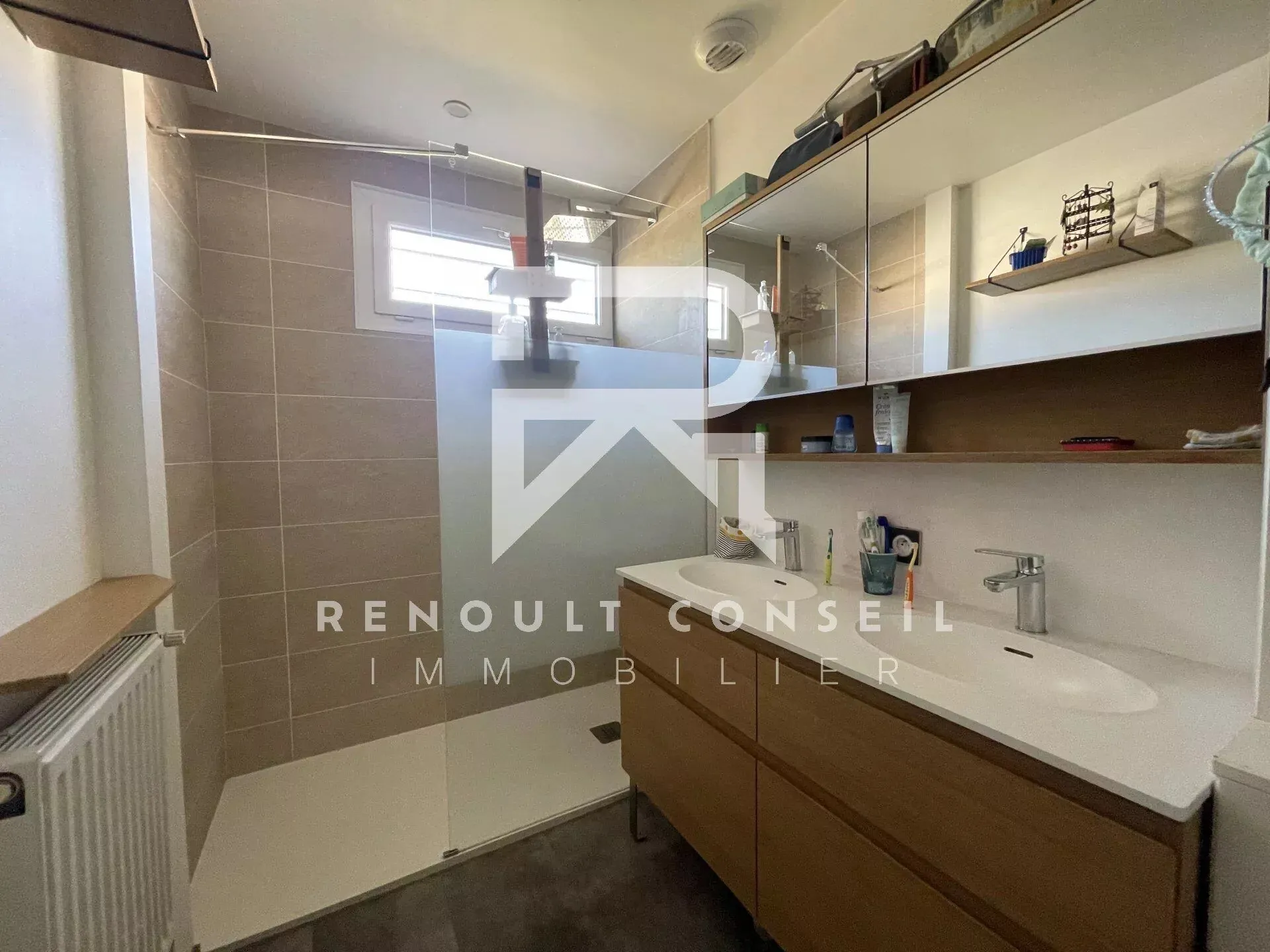 Maison de 120 m² Carrez à Franqueville-Saint-Pierre avec garage et terrasse 