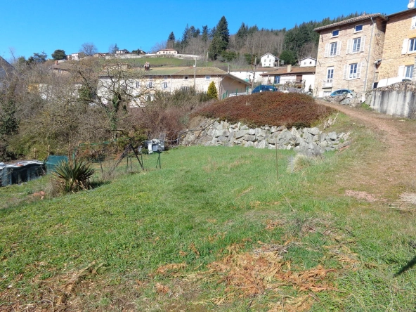 Terrain constructible de 694 m² à Lamure-sur-Azergues, Vue dégagée et calme