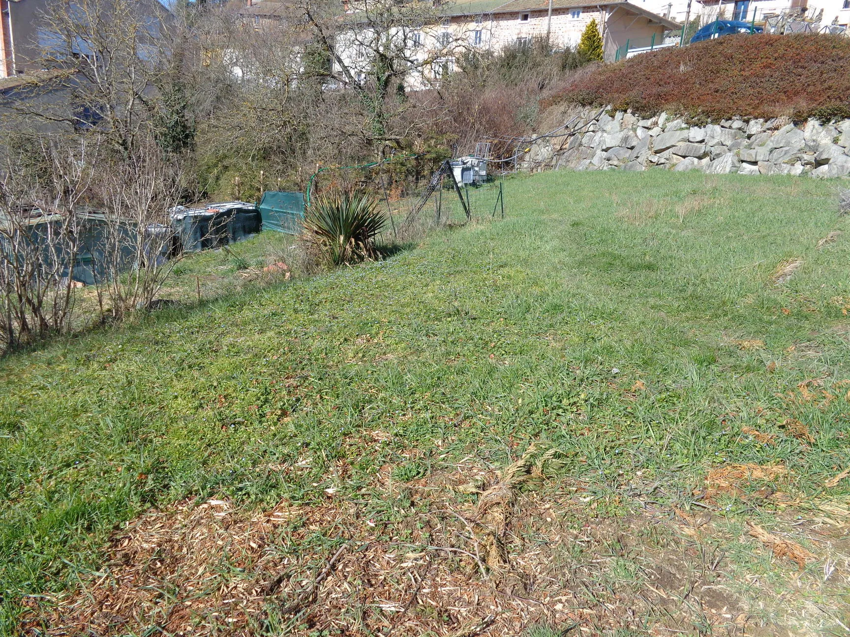 Terrain constructible de 694 m² à Lamure-sur-Azergues, Vue dégagée et calme 
