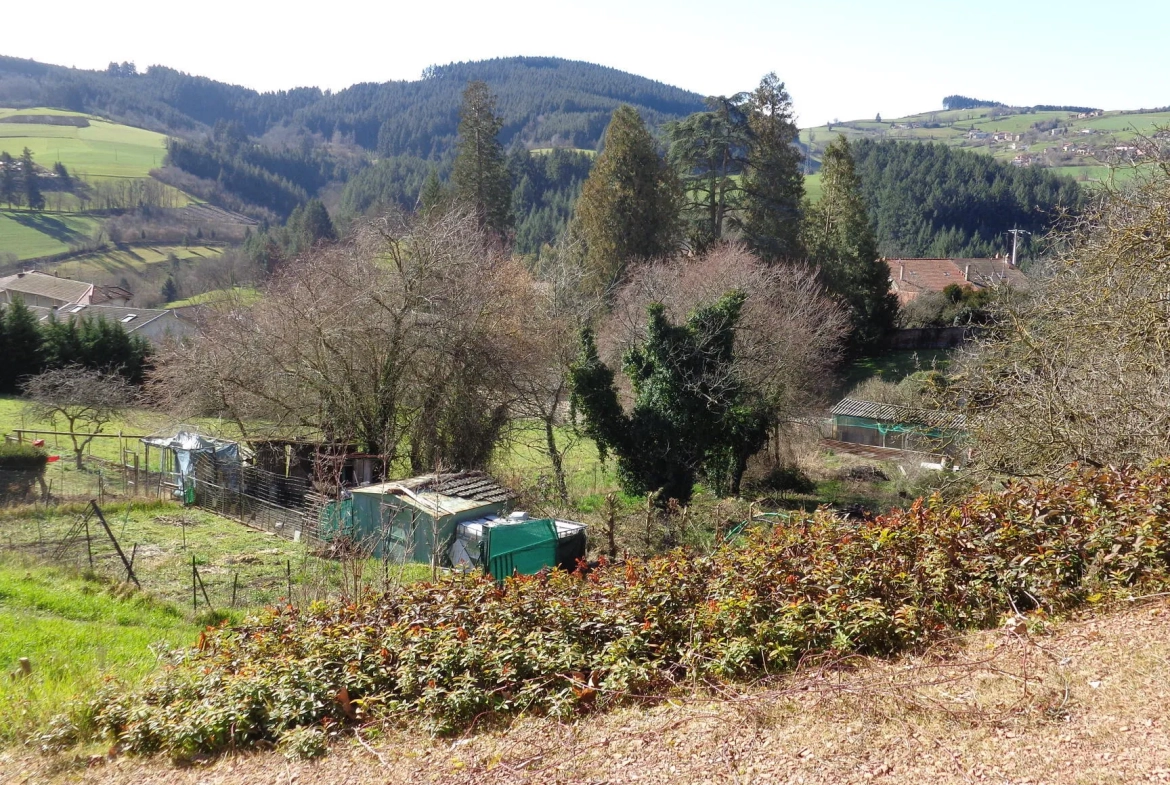 Terrain constructible de 694 m² à Lamure-sur-Azergues, Vue dégagée et calme 