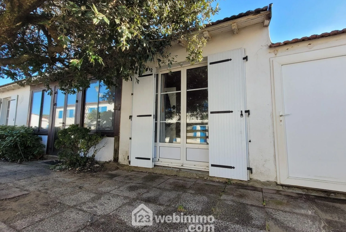 Charmante maison de pays à Longeville-sur-Mer à proximité de la plage avec jardin ensoleillé 