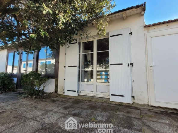 Charmante maison de pays à Longeville-sur-Mer à proximité de la plage avec jardin ensoleillé