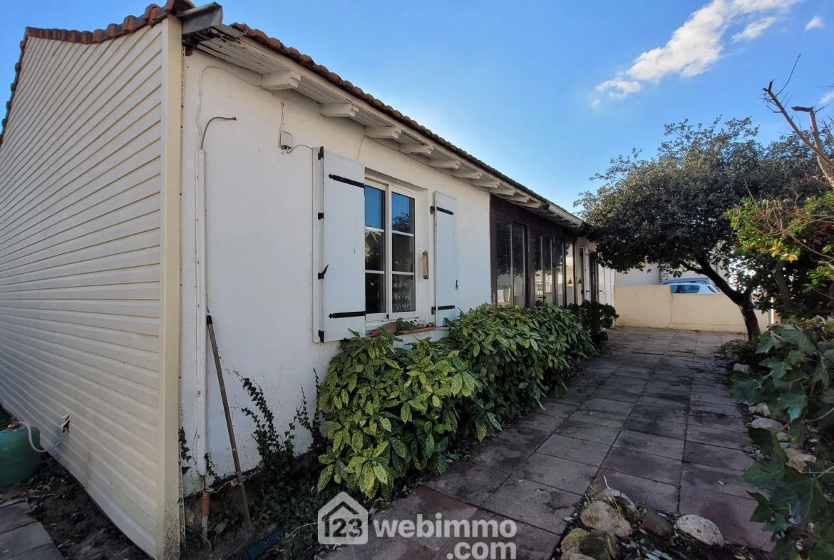 Charmante maison de pays à Longeville-sur-Mer à proximité de la plage avec jardin ensoleillé 