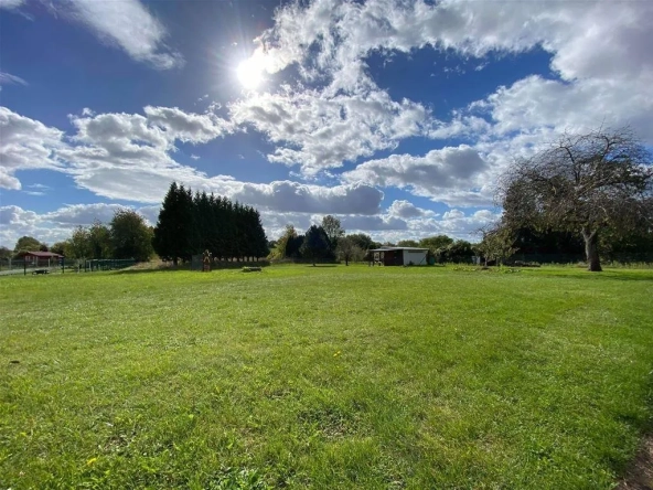 Terrain constructible de 752 m² à Monthenault, libre de constructeur