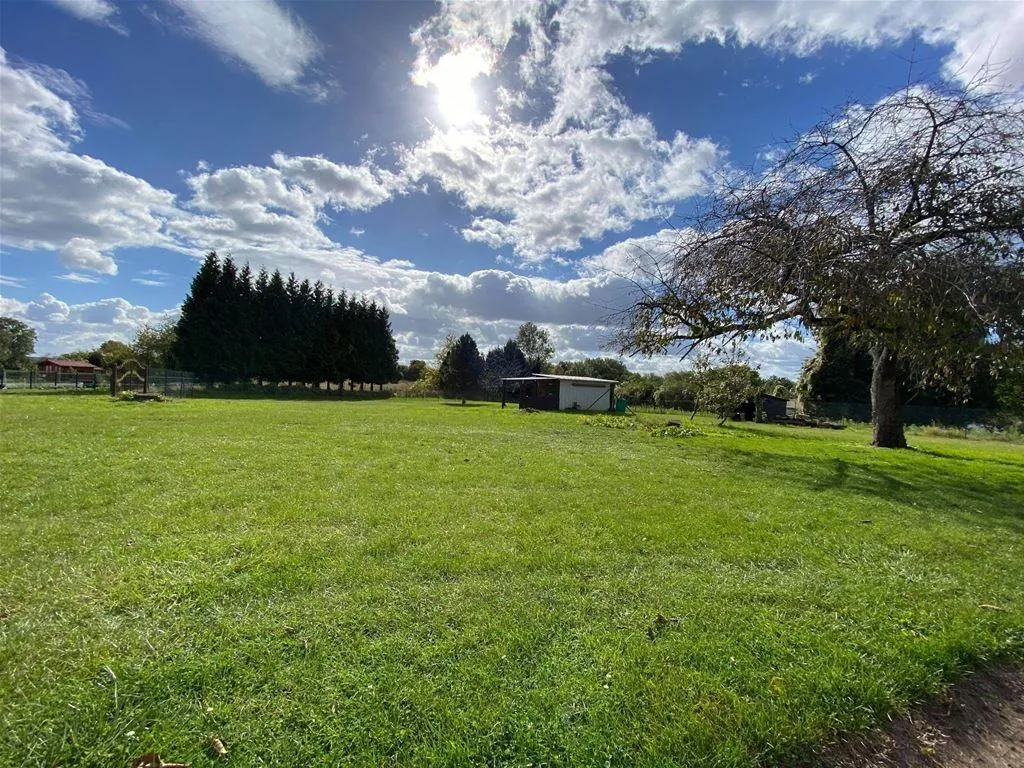 Terrain constructible de 752 m² à Monthenault, libre de constructeur 