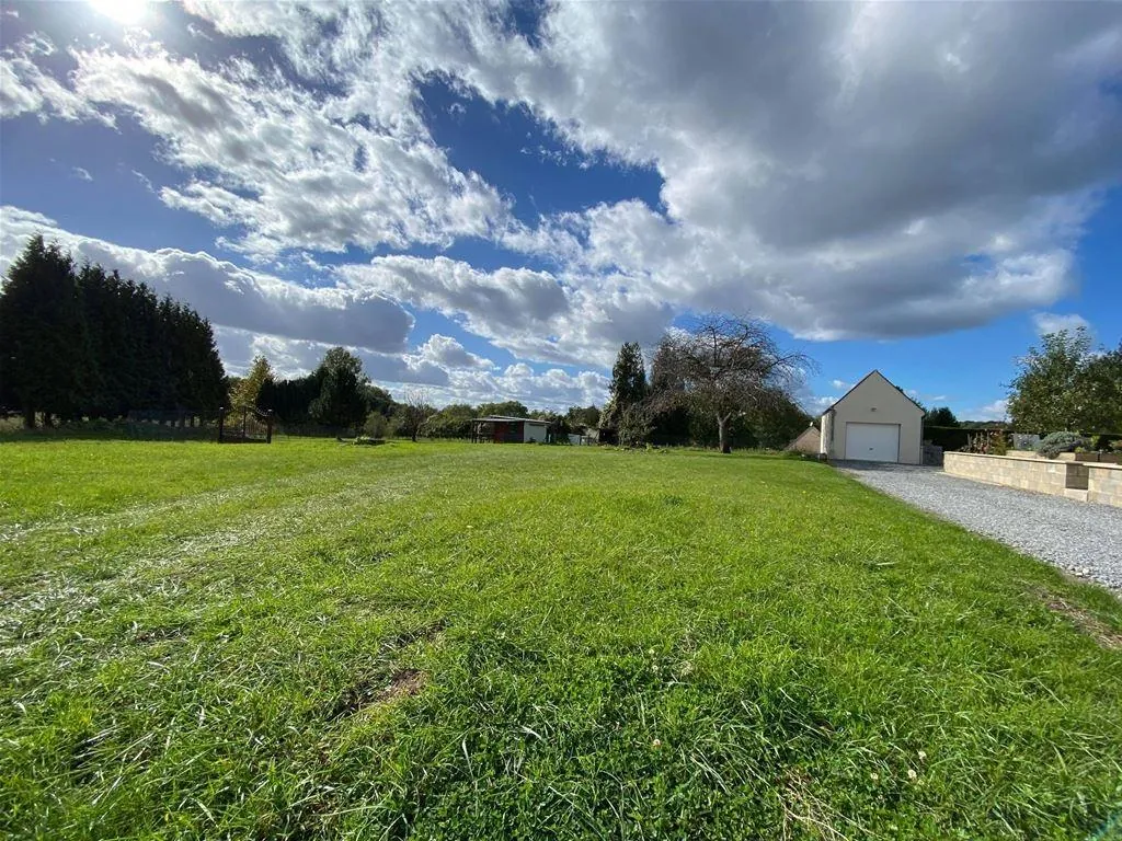 Terrain constructible de 752 m² à Monthenault, libre de constructeur 