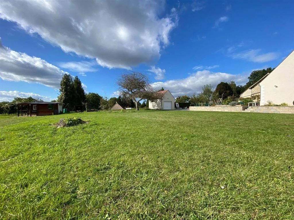 Terrain constructible de 752 m² à Monthenault, libre de constructeur 