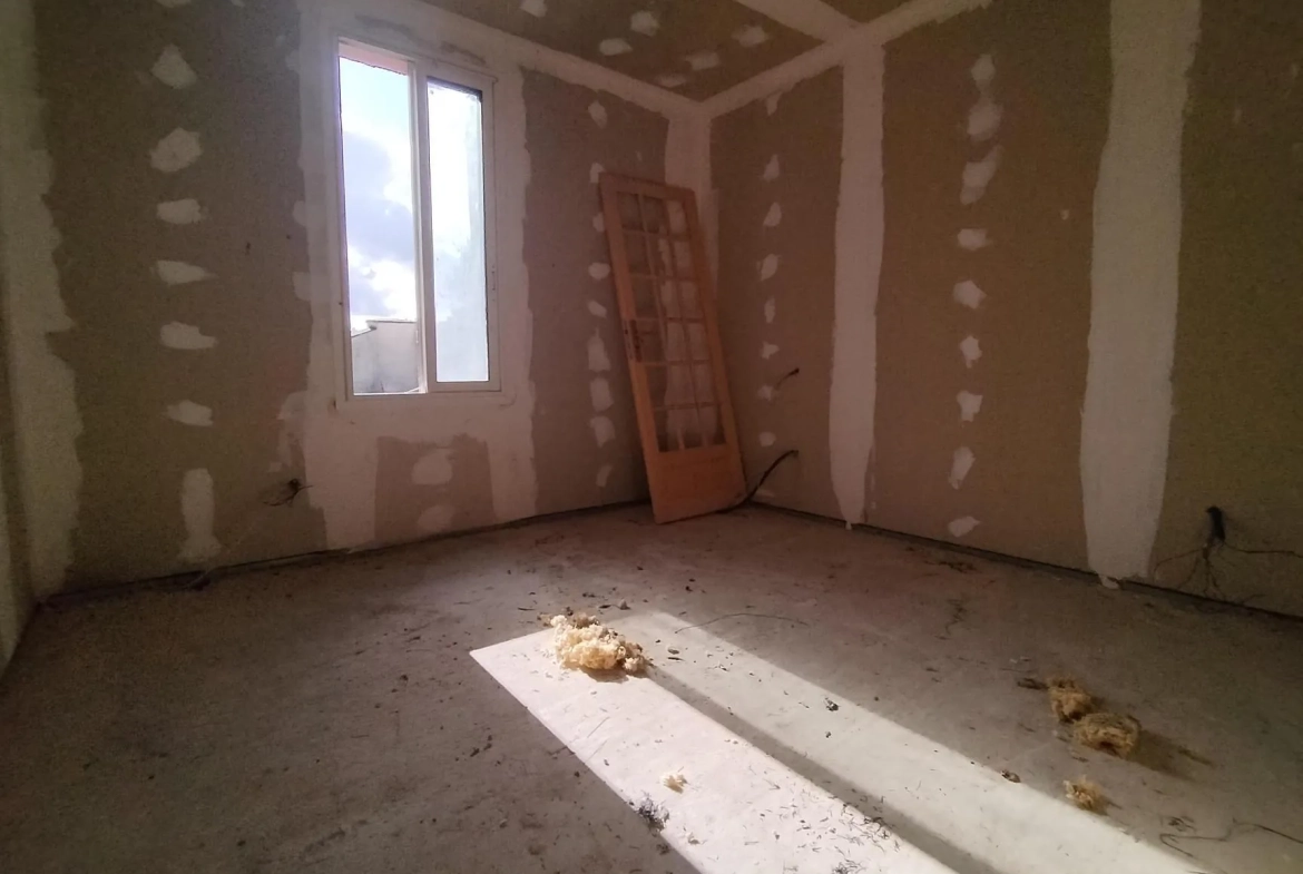 Maison à rénover à Langoiran avec jardin et garage - 2 chambres 