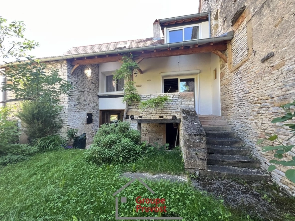 Belle maison de village en pierre à Cortevaix proche Cluny, jardin et grange