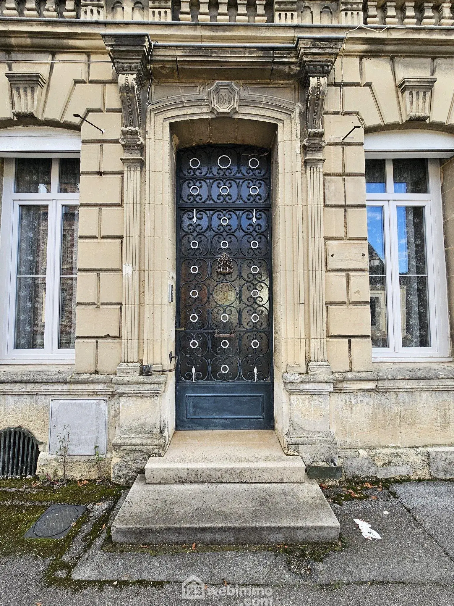 Maison bourgeoise de 353 m² à Crépuy avec jardin et dépendances 