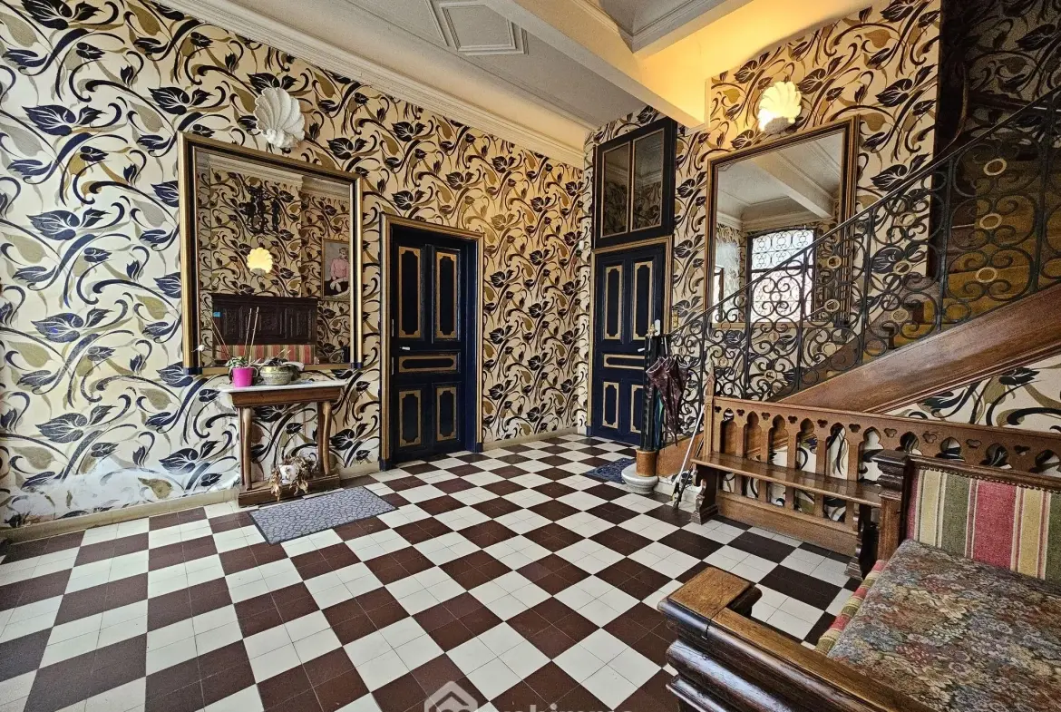 Maison bourgeoise de 353 m² à Crépuy avec jardin et dépendances 