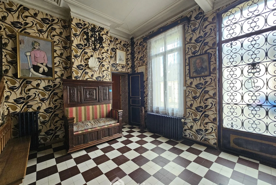 Maison bourgeoise de 353 m² à Crépuy avec jardin et dépendances 