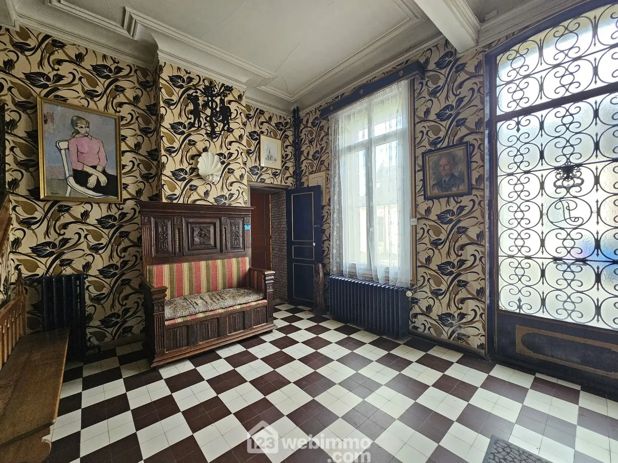 Maison bourgeoise de 353 m² à Crépuy avec jardin et dépendances 
