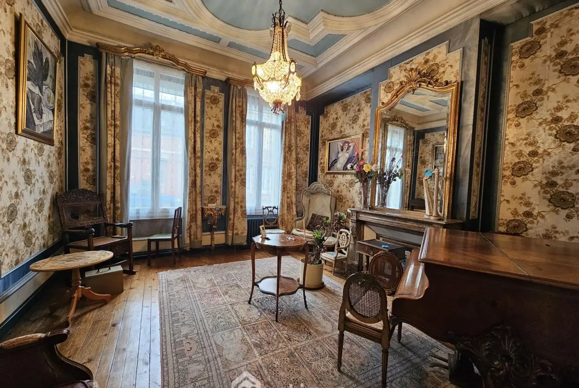 Maison bourgeoise de 353 m² à Crépuy avec jardin et dépendances 