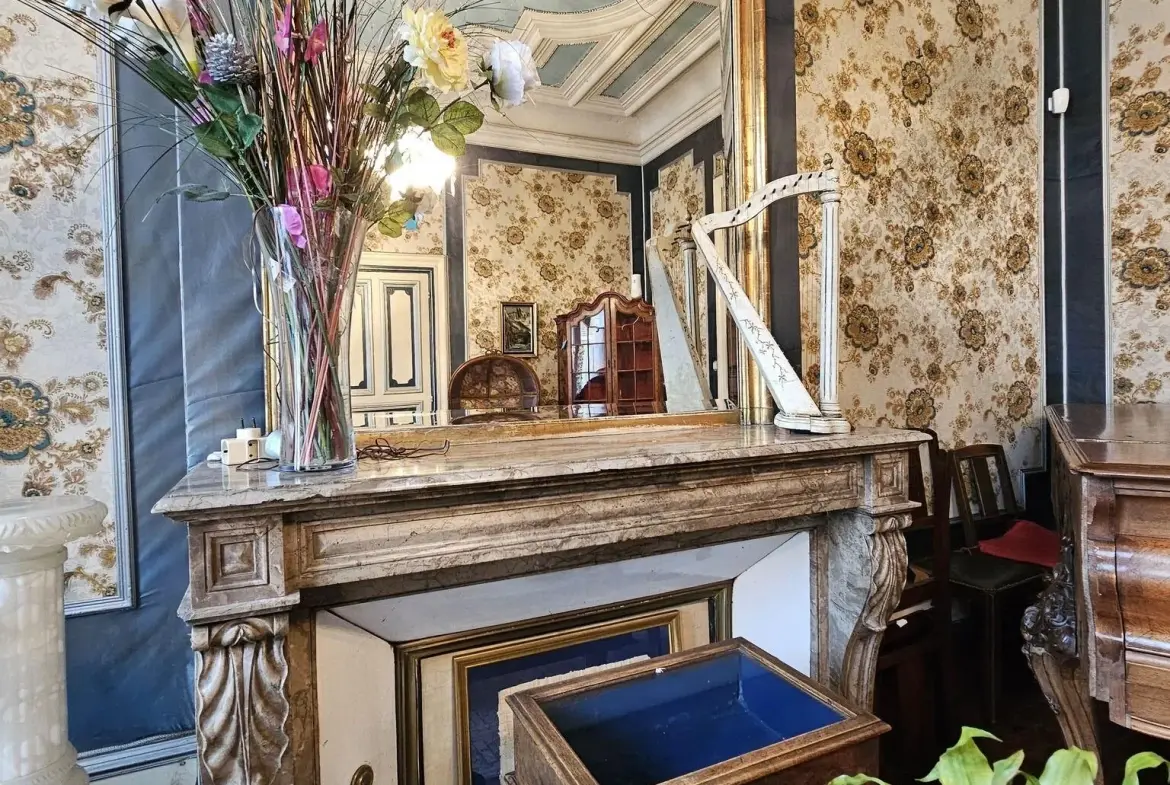 Maison bourgeoise de 353 m² à Crépuy avec jardin et dépendances 