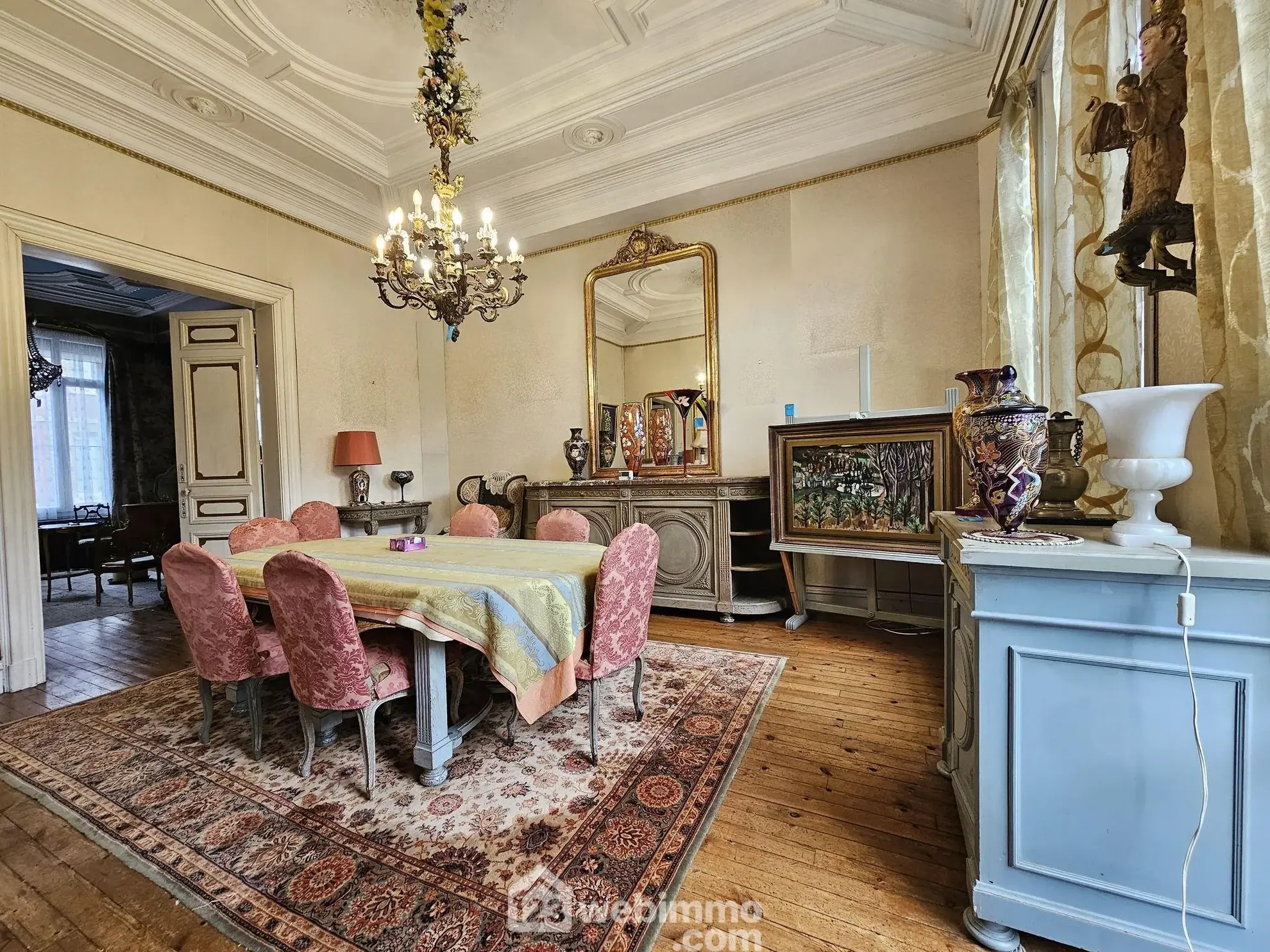 Maison bourgeoise de 353 m² à Crépuy avec jardin et dépendances 