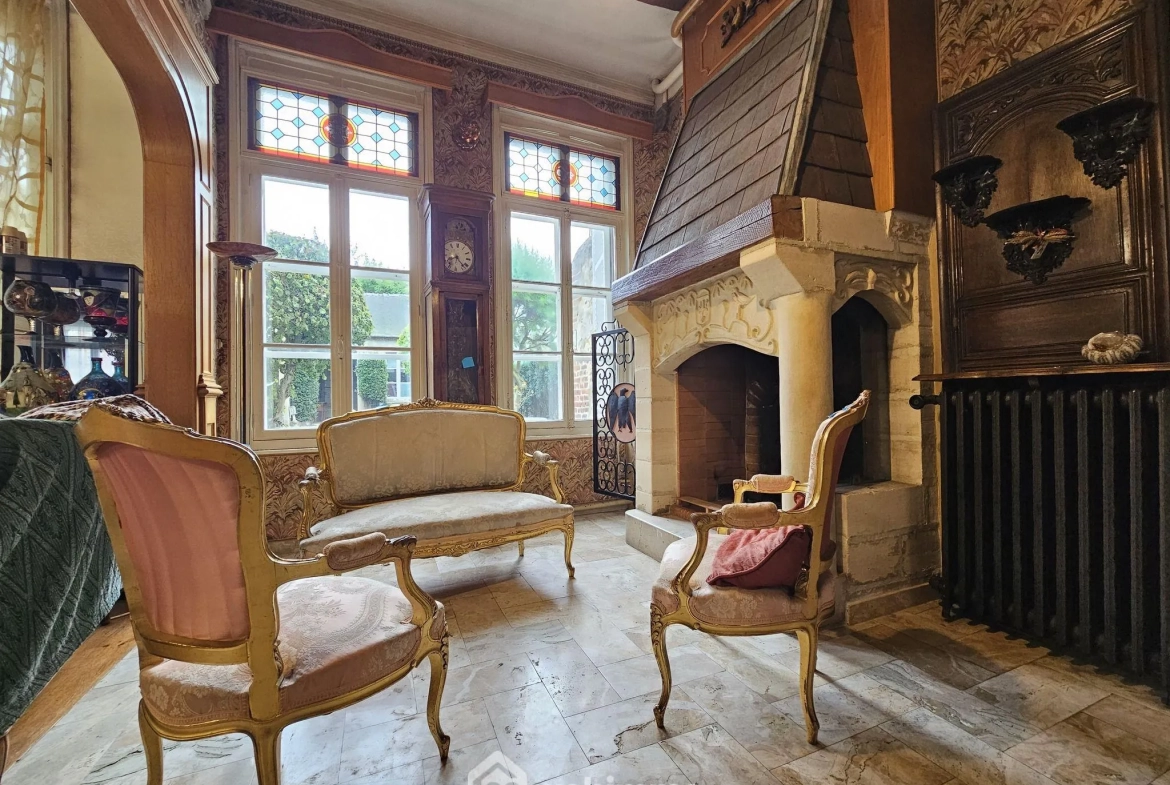 Maison bourgeoise de 353 m² à Crépuy avec jardin et dépendances 