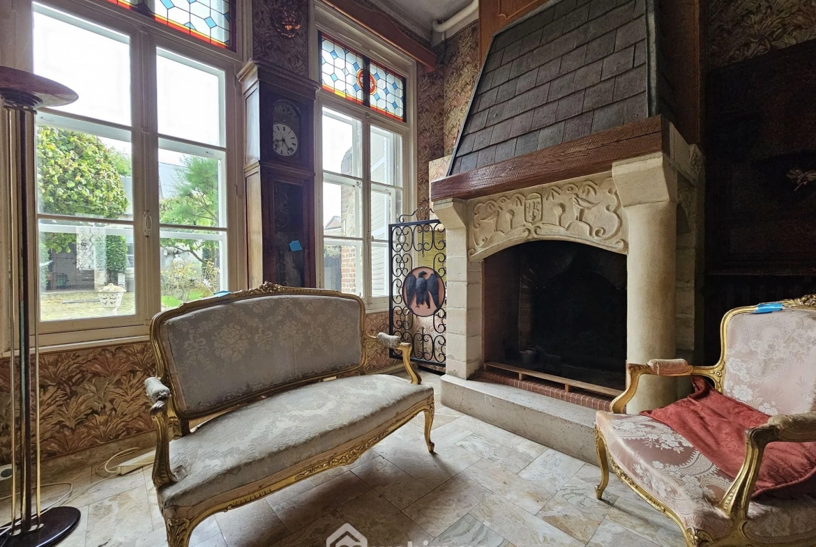 Maison bourgeoise de 353 m² à Crépuy avec jardin et dépendances 