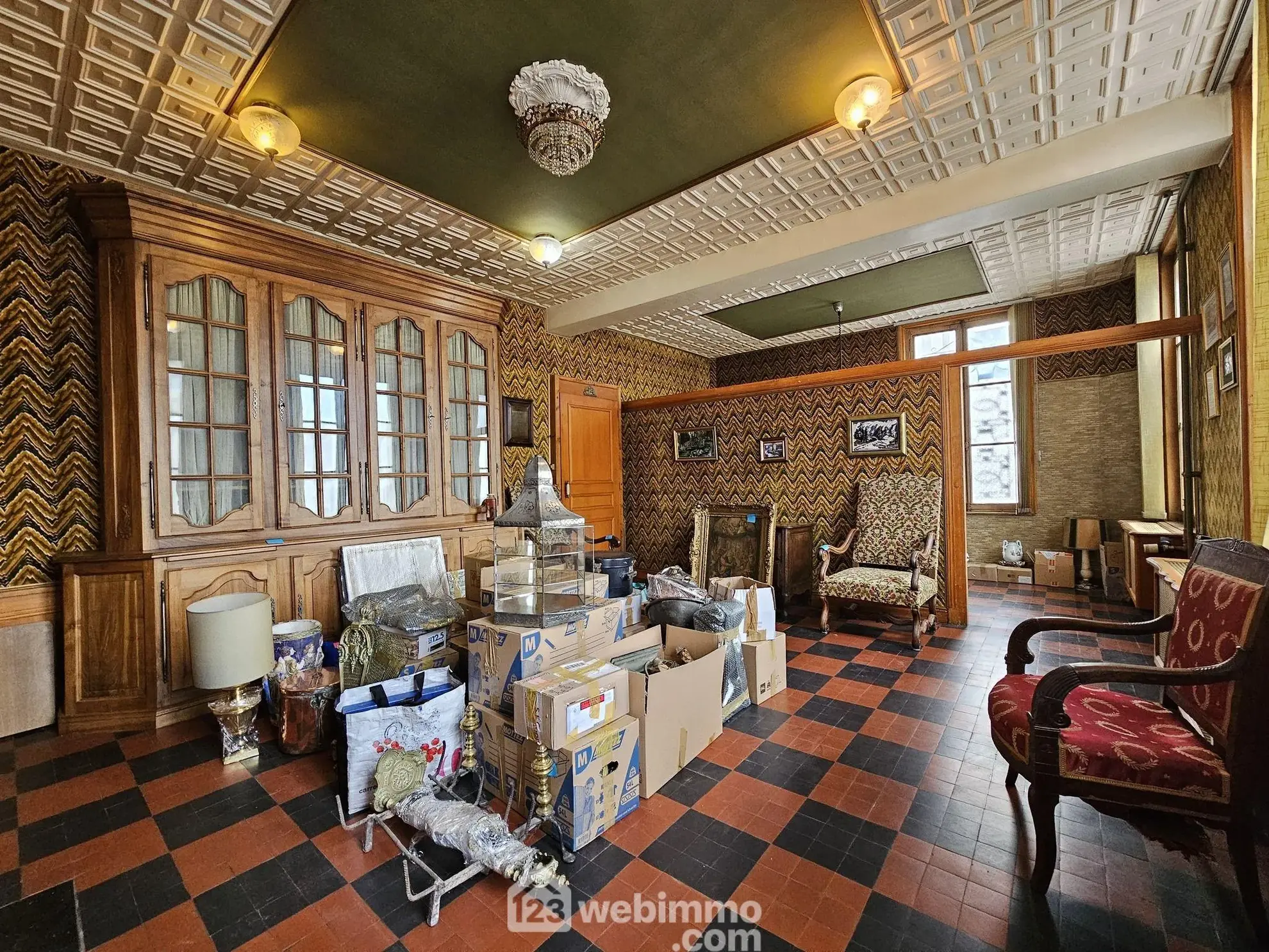 Maison bourgeoise de 353 m² à Crépuy avec jardin et dépendances 