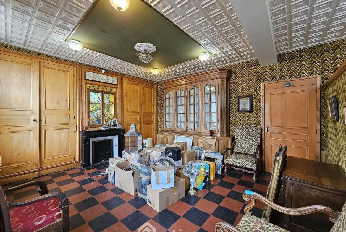 Maison bourgeoise de 353 m² à Crépuy avec jardin et dépendances 
