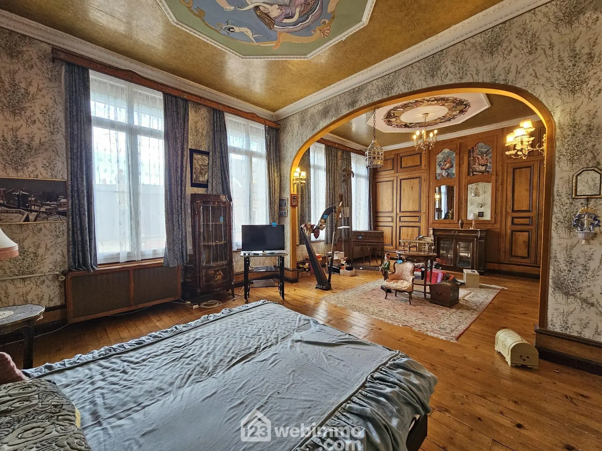 Maison bourgeoise de 353 m² à Crépuy avec jardin et dépendances 