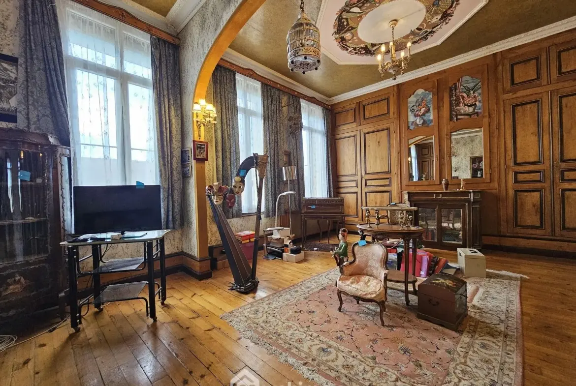 Maison bourgeoise de 353 m² à Crépuy avec jardin et dépendances 