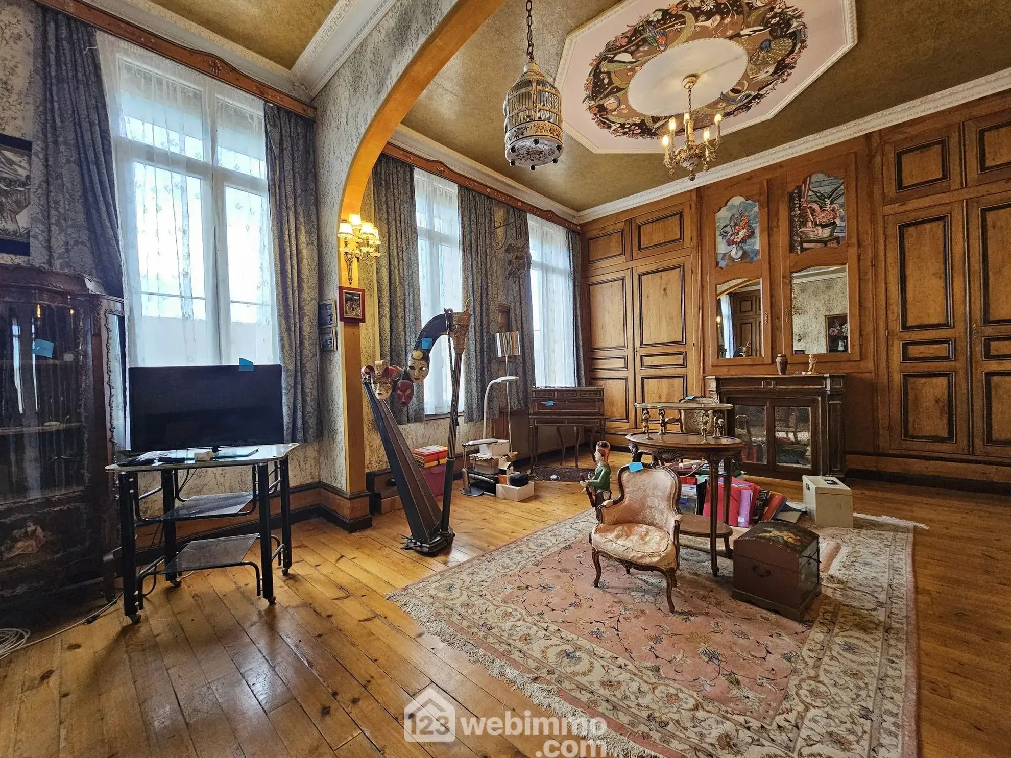 Maison bourgeoise de 353 m² à Crépuy avec jardin et dépendances 