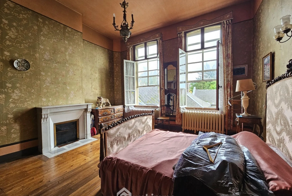 Maison bourgeoise de 353 m² à Crépuy avec jardin et dépendances 