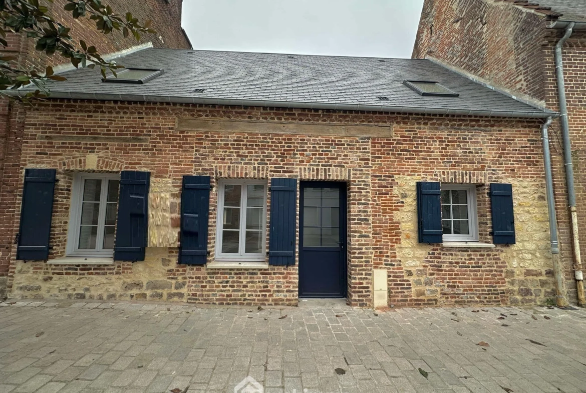 Maison rénovée de 97m² à Crécy-sur-Serre avec cour et grande pièce de vie 
