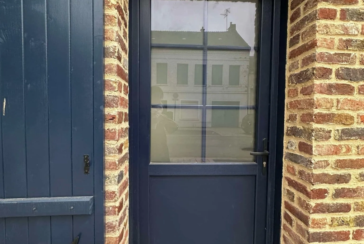Maison rénovée de 97m² à Crécy-sur-Serre avec cour et grande pièce de vie 