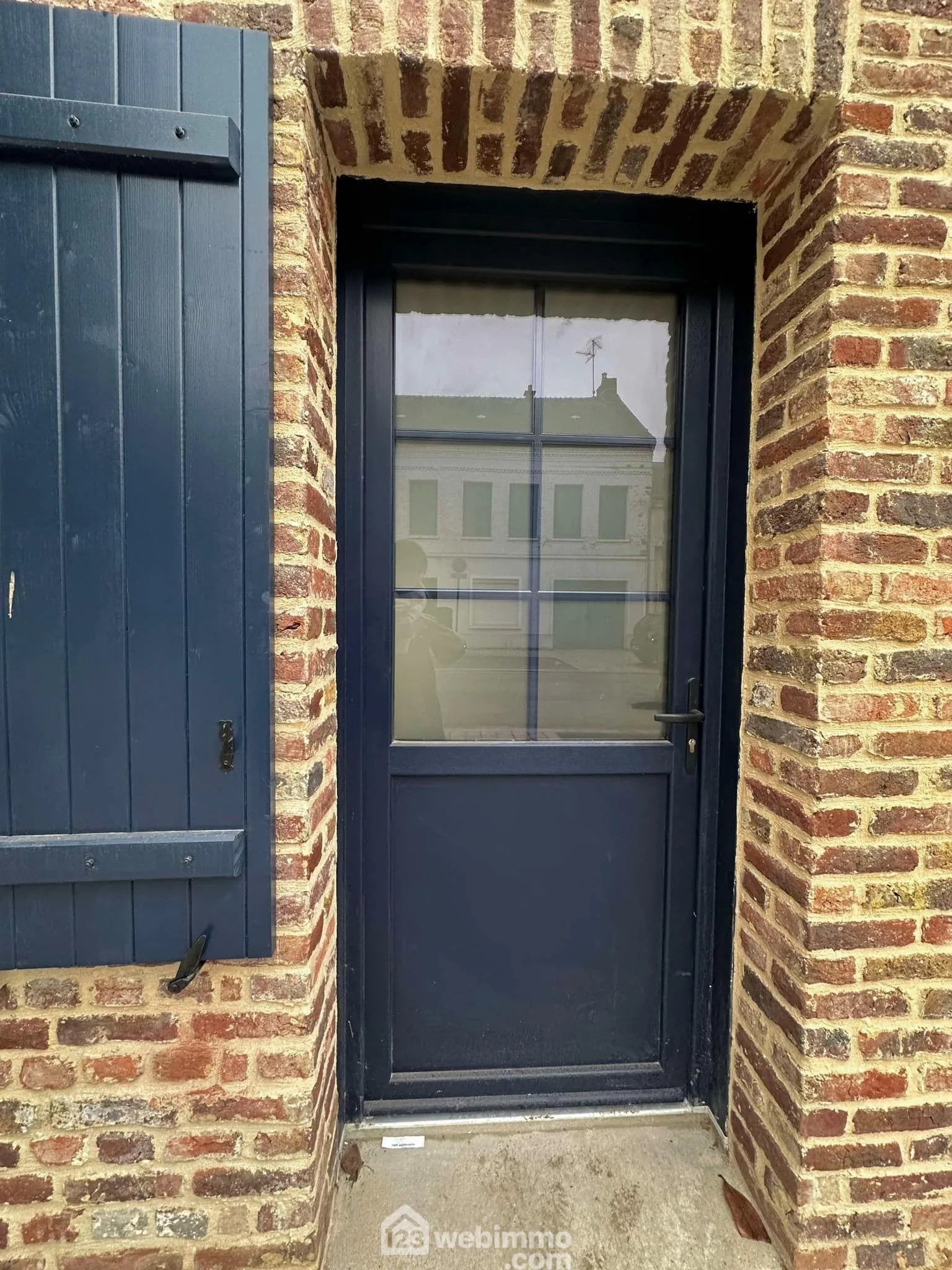 Maison rénovée de 97m² à Crécy-sur-Serre avec cour et grande pièce de vie 