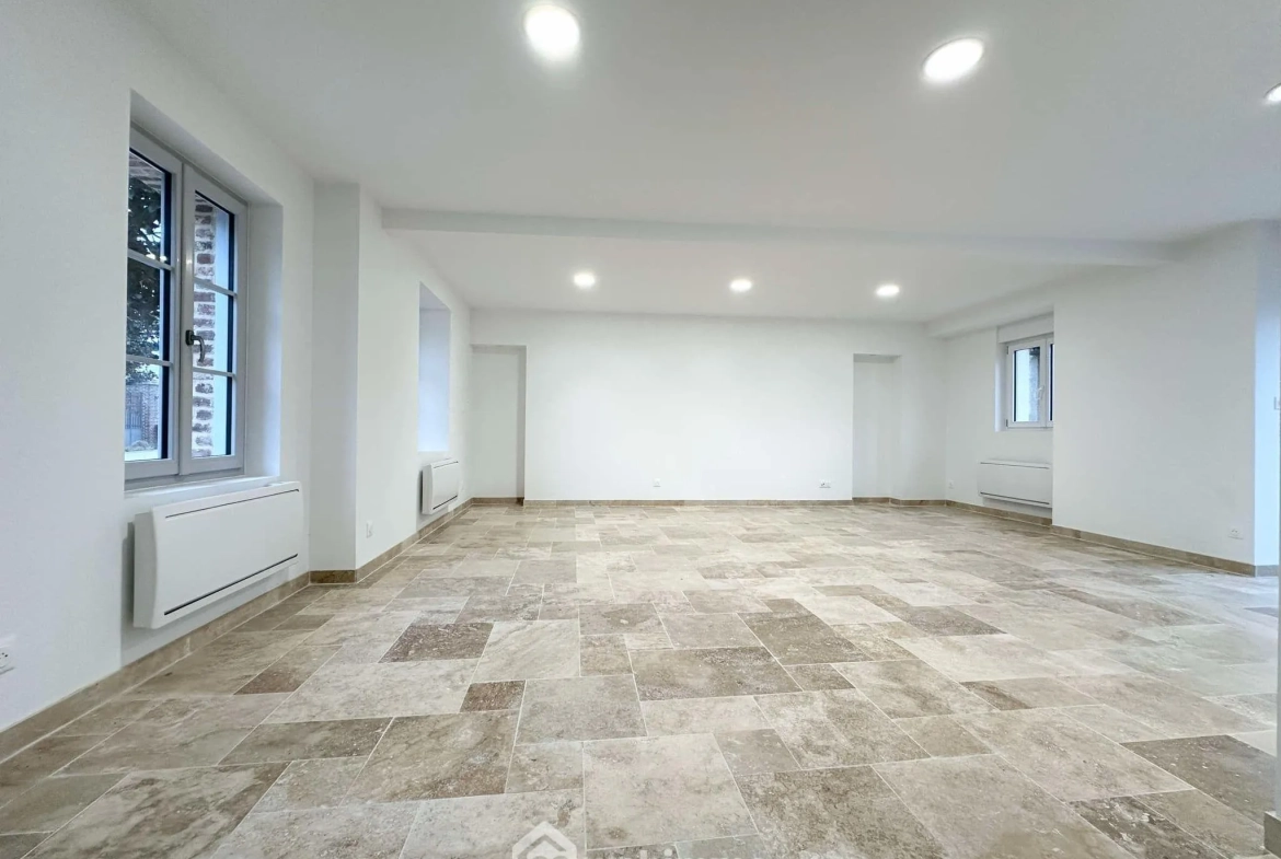 Maison rénovée de 97m² à Crécy-sur-Serre avec cour et grande pièce de vie 