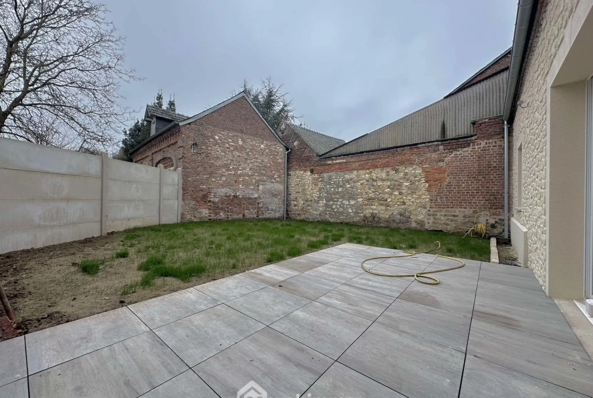 Maison rénovée de 97m² à Crécy-sur-Serre avec cour et grande pièce de vie 
