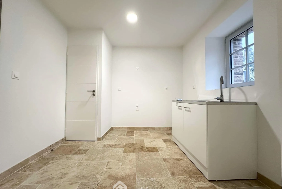 Maison rénovée de 97m² à Crécy-sur-Serre avec cour et grande pièce de vie 