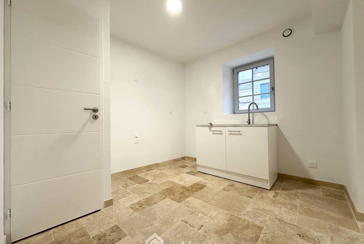 Maison rénovée de 97m² à Crécy-sur-Serre avec cour et grande pièce de vie 