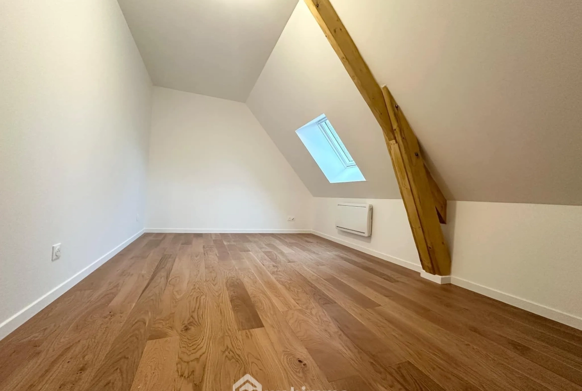 Maison rénovée de 97m² à Crécy-sur-Serre avec cour et grande pièce de vie 