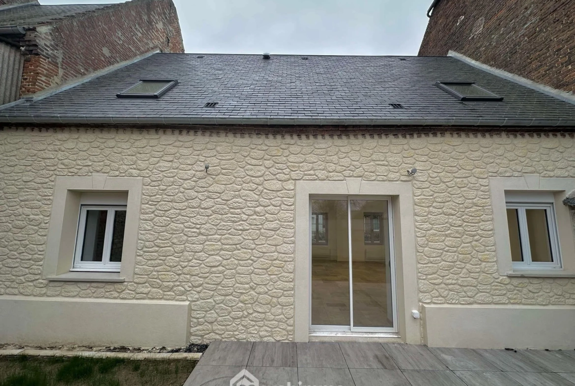Maison rénovée de 97m² à Crécy-sur-Serre avec cour et grande pièce de vie 