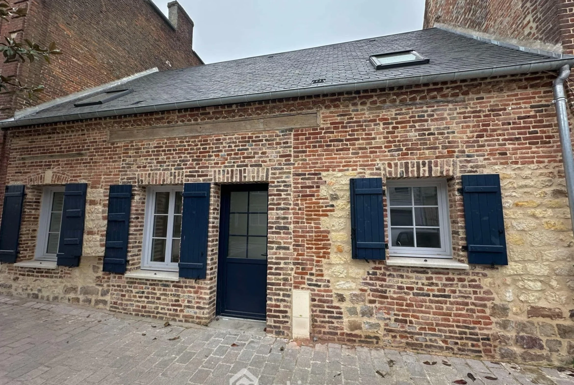 Maison rénovée de 97m² à Crécy-sur-Serre avec cour et grande pièce de vie 